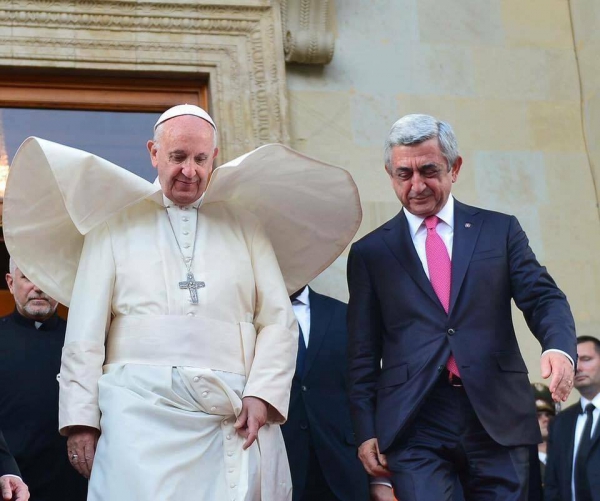 Pope departs from his speech and once again denounces the Armenian Genocide