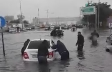 Բաքուն անցել է ջրի տակ