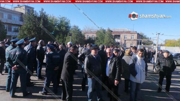 Լարված իրավիճակ Երևանում. նաիրիտցիները փակել են ճանապարհը