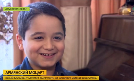 Маленький Моцарт из Еревана поражает виртуозной игрой и талантом
