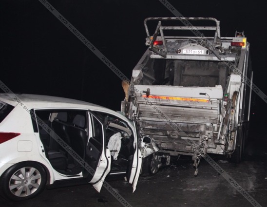 Խոշոր ավտովթար Երևանում. գիշերային ակումբի պարողն ու պարուհին Nissan-ով մխրճվել են աղբատար ավտոմեքենայի մեջ