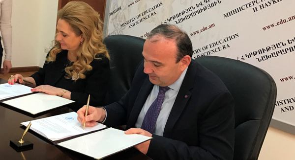 Armine K. Hovannisian and Levon Mkrtchyan signing the Agreement