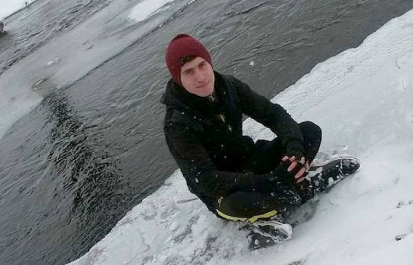 Երեկ դիրքերում մահացած զինծառայողի մայրը հեռուստացույցի՞ց է տեղեկացել որդու զոհվելու մասին