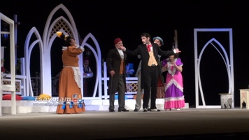 «Շողոքորթ»-ը բեմ բարձրացավ 