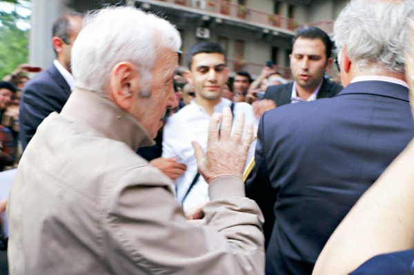 Հայազգի երիտասարդ նկարչի անակնկալը Շառլ Ազնավուրին շատ է դուր եկել