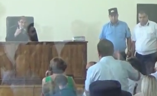 Դուք դատավոր չեք, սա էլ մանկապարտեզ չի. բուռն վիճաբանություն պաշտպանի ու դատավորի միջև