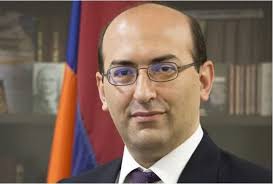 Հայաստանի եռակի դեսպանը եռյակի հայր է դարձել