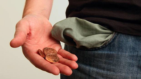 Ծակ գրպաններով, դատարկ ամբարներով