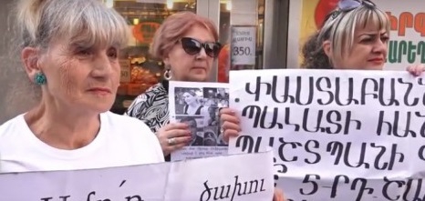 Միջադեպ Սեֆիլյանի «պաշտպանի» տան դիմաց. բնակիչներն ընդդեմ «Սասնա ծռերի» աջակիցների