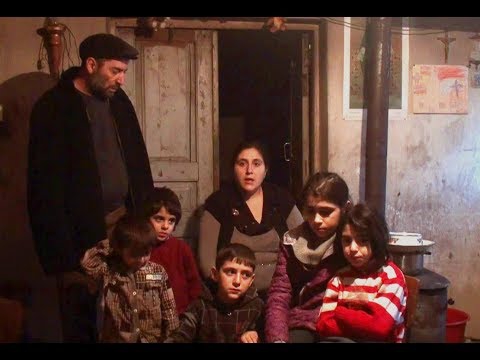 Բազմազավակ ծնողները ծայրահեղ ծանր վիճակում են, տանը երկու պարկ վերմիշել է մնացել. մայրը հղի է 8-րդով