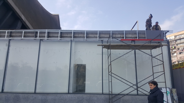 Մարդը գնել է շեդևր ու չգիտի դրա մասին.թանկարժեք քարը նրա համար ապակու կտոր է.Հերթը հասավ «Ռոսիա»-ին