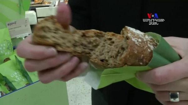 Ծղրիդներ՝ հացի մեջ