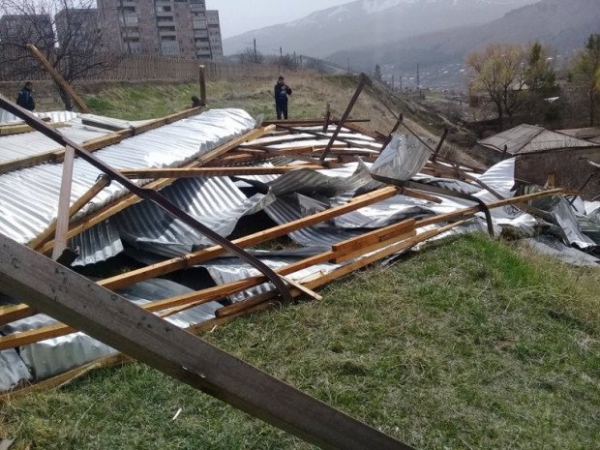  Ուժեղ քամին ավերածություններ է արել Վանաձորում