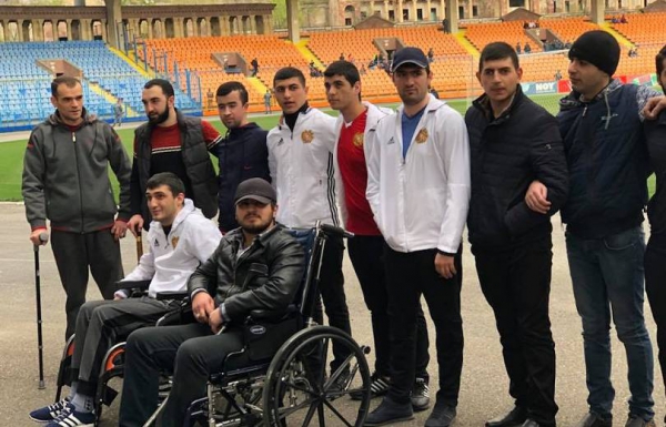 Հայաստան-Էստոնիա խաղին Մխիթարյանի հրավերով ներկա էին ապրիլյան պատերազմի մասնակիցները