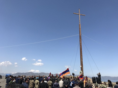 Նորաշենում կանգնեցվել է Ապրիլյան քառօրյայի հերոս Ադամ Սահակյանի հիշատակի խաչը 