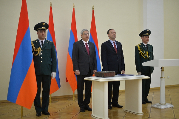 Պետական և հոգևոր խորհրդանիշները տեղափոխվել են ՀՀ նախագահի երդմնակալության արարողության վայր