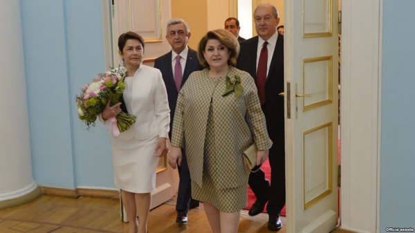 Նունեն ունի տիկին Ռիտայի փայլուն օրինակը...Սարգսյանները հյուրընկալվել էին Սարգսյաններին