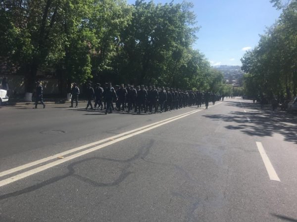 Բաղրամյան պողոտայում ոստիկանական հսկայական ուժեր են կուտակվում 