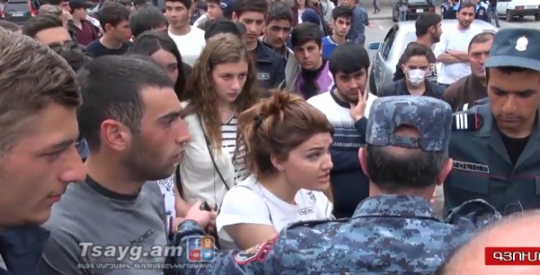 Գյումրիում բախումներ են տեղի ունեցել ոստիկանների և ցուցարարների միջև 