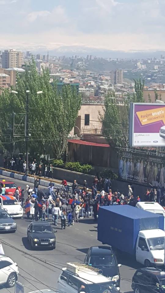 Արագյուղի խենթերը փակեցին Կիևյան-Լենինգրադյան խաչմերուկը