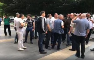 Բողոքի ակցիա՝ կառավարության դիմաց. ոչ կանոնավոր ուղևորափոխադրումներ իրականացնող ընկերությունները դժգոհ են 