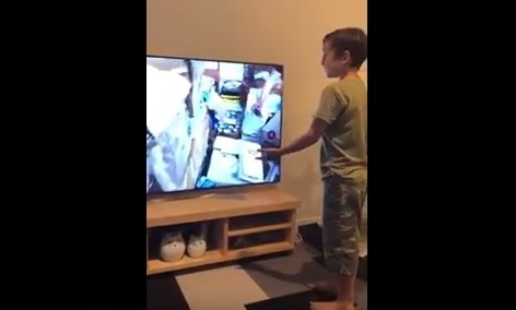 Տեսանյութ, թե ինչպես է Սփյուռքում ապրող հայ երեխան արձագանքում Մանվել Գրիգորյանի տան խուզարկության կադրերին