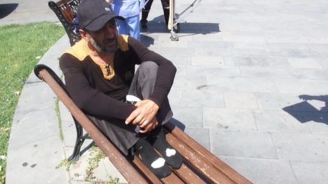 Քաղաքացին Հրապարակում մեխել էր ոտքերը
