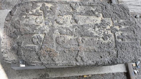 Թուրքիայում ճանապարհային հանգստյան կետերից մեկի պատին հայկական խաչքար է հայտնաբերվել