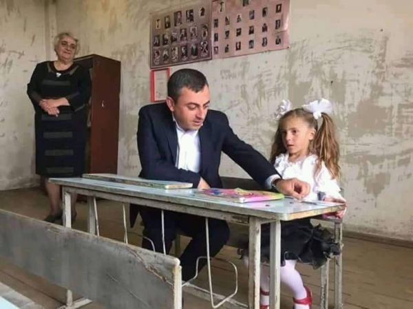 Գյուղի միակ առաջին դասարանի աշակերտուհին 