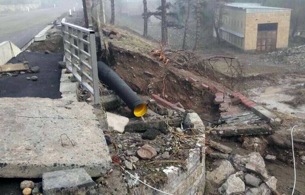 Ջրագծի վթարի պատճառով զգալիորեն վնասվել է ՀՀ-Վրաստան միջպետական ավտոճանապարհը