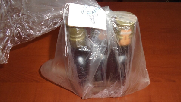 Գոտկատեղում թաքցված 3 շիշ կոնյակը բերել էին կալանավորվածին