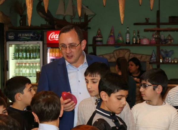 Տոնական միջոցառումներ՝ հաշմանդամություն ունեցող երեխաների համար՝ Միքայել Թումասյանի նախաձեռնությամբ