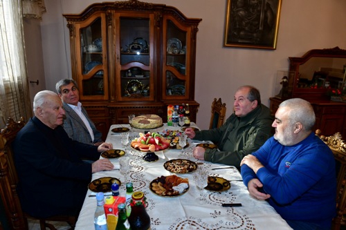 Արմեն Սարգսյանն այցելել է Վազգեն Սարգսյանի ընտանիքին