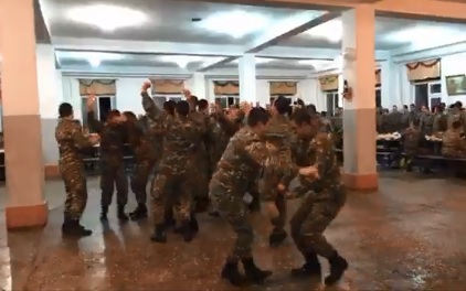 Ինչպես են զինվորները տոնում Ամանորը