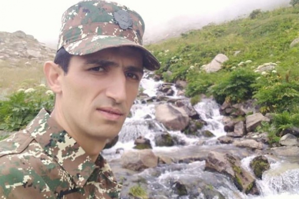 «Բա սա ի՞նչ ա կոչվում, 1,5 ամիս անցել ա, թաքցնել չի՞». մահացած զինծառայողի այրին հակադարձում է Դավիթ Տոնոյանին