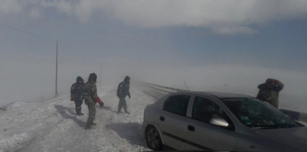 Սյունիքում մեքենաները թաղվել են ձյան մեջ. տեսանյութ-հորդոր վարորդների համար