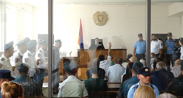 Անհասկացողը դու ես, թափթփուկ. վիճաբանություն` «Սասնա ծռերի» դատական նիստի ժամանակ