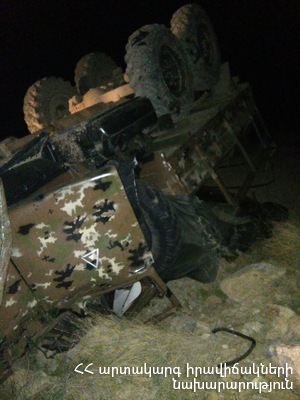 ՊՆ «ԶԻԼ»-ը բախվել է ժայռին եւ շրջվել․ 18 զինծառայող է հոսպիտալացվել