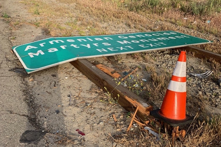 Վանդալի՞զմ, թե պատահար. ԱՄՆ-ում կոտրվել է Հայոց ցեղասպանության հուշահամալիրի ցուցանակը