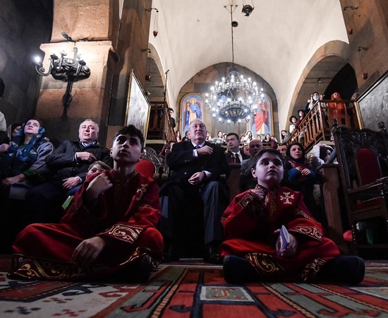 Արմեն Սարգսյանը ներկա է գտնվել Սուրբ Զատկի ճրագալույցի պատարագին