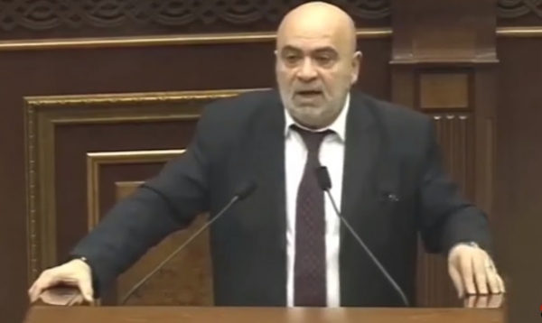 Հեռուստատեսության և ռադիոյի հանձնաժողովը Լիլի Մորտոյի կրծքերի ու բարեմասնությունների շուրջ հաղորդման դեպքում անելիք չունի