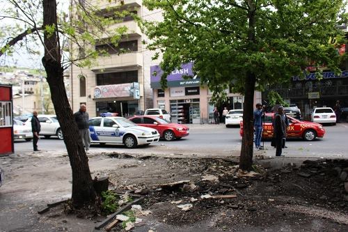 Ապամոնտաժվում են Նար Դոսի 75 շենքի հարակից ինքնակամ կրպակները