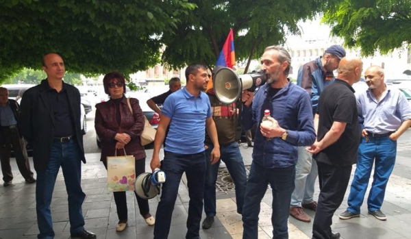 Բողոքի ակցիա ԲԴԽ-ի դիմաց. Գագիկ Հարությունյանի օրերը հաշվա՞ ծ են