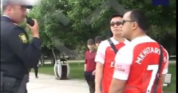 «Արսենալի» ֆանատները Մխիթարյանի շապիկով շրջում են Բաքվի փողոցներով