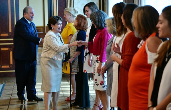 Որպես մայր՝ մենք կարևոր ենք, քանի որ ընտանիքում ամեն բան տեղի է ունենում մոր շուրջ. Նունե Սարգսյան