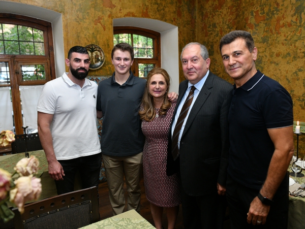 Ճաշ՝ ՀՀ Նախագահի հետ