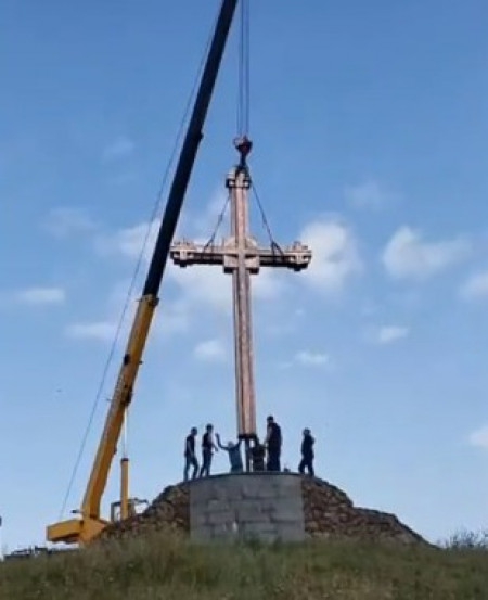 Գորիսում 11 մետրանոց պղնձաձույլ խաչ է կանգնեցվել