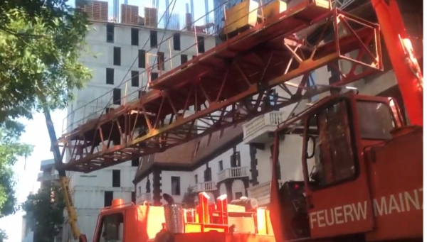 Մարդիկ սարսափով են անցնում Marriott Courtyard-ի շինարարության կողքով