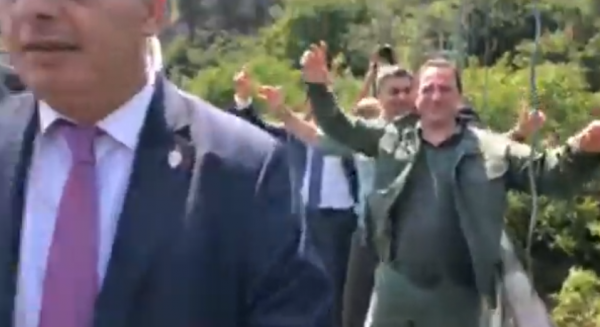 Armenian security forces dance Kochari on the bridge: Pashinyan, Tonoyan, Vanetsyan